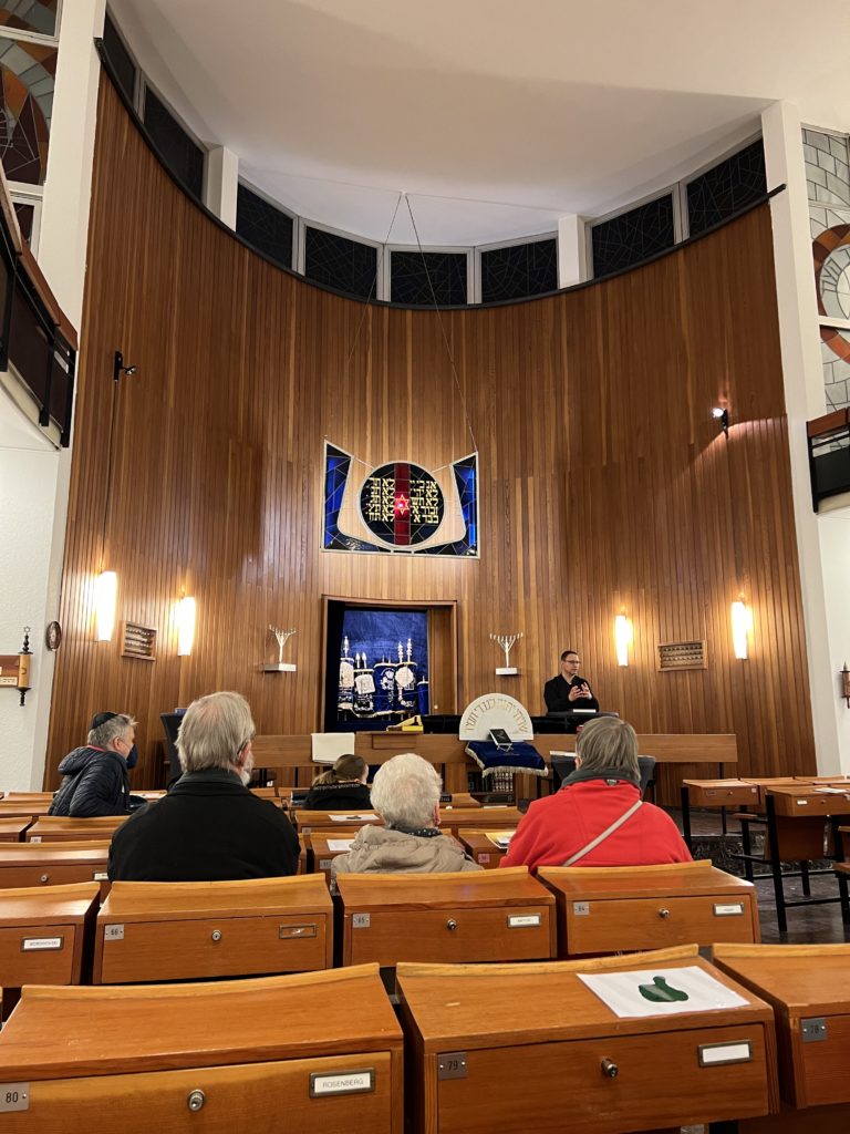 Innenansicht einer Wiesbadener Synagoge