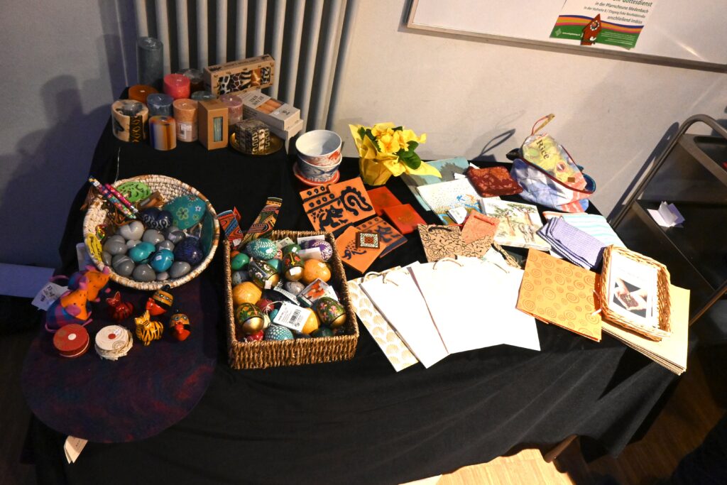 Tisch mit Utensilien