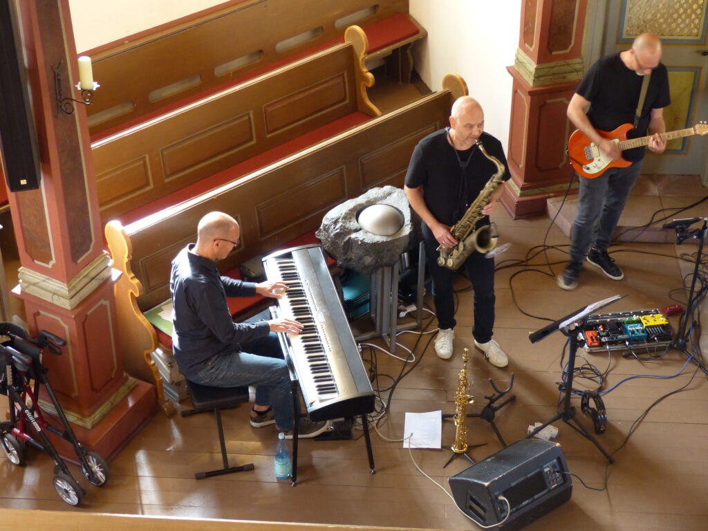 Teile der Band in Aktion