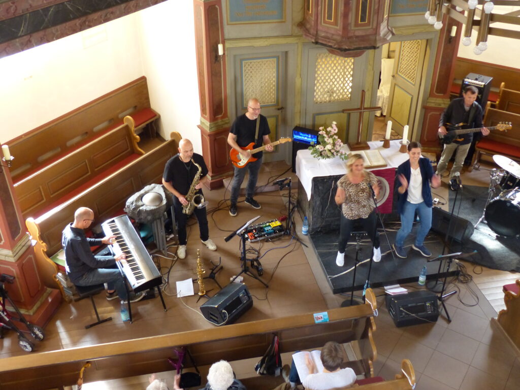 Teile der Band in Aktion