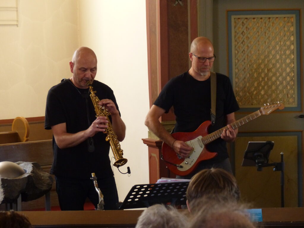 Zwei Musiker in Aktion
